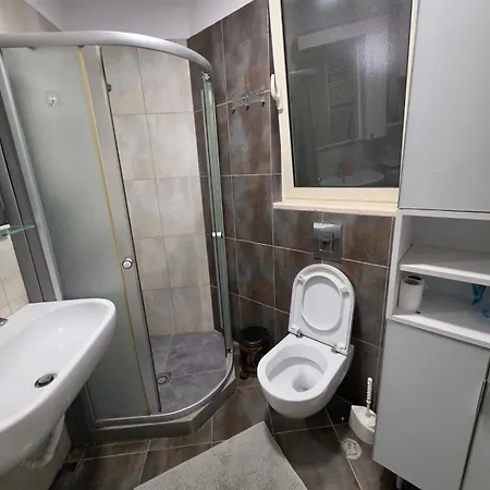Tl's Plazhi San Pietro
